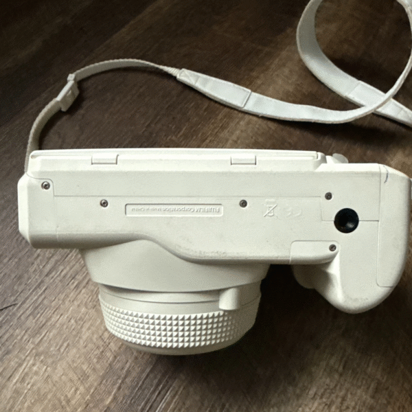 Wide Format Instant Camera – White, 95mm Lens with Flash - Image 5