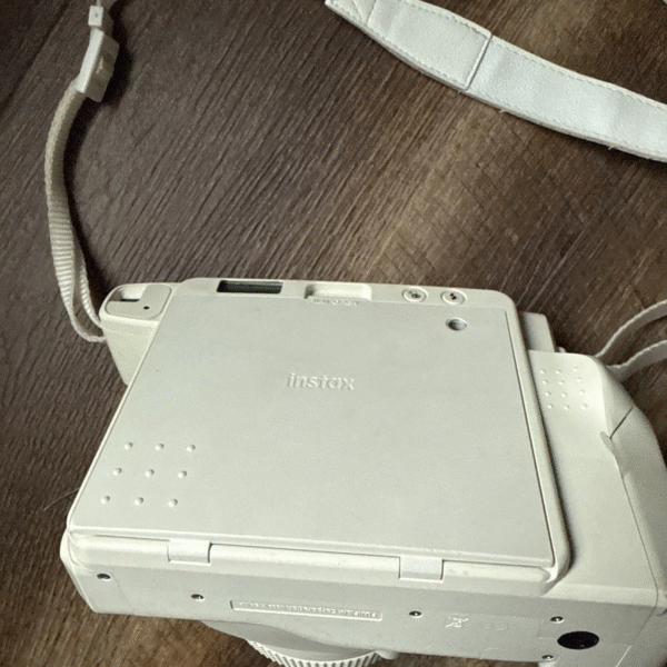 Wide Format Instant Camera – White, 95mm Lens with Flash - Image 8